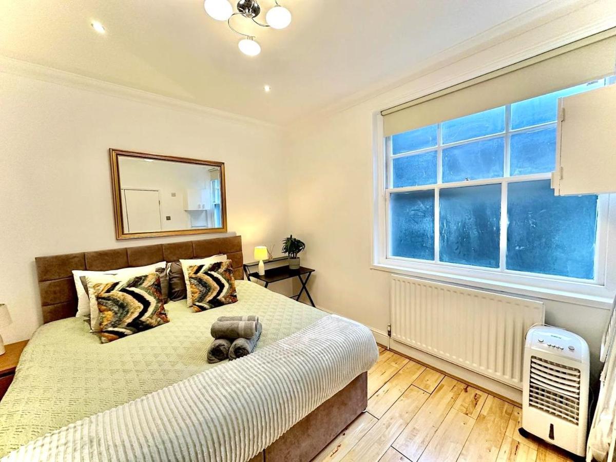 Alluring 2-bed, 2-bath Flat On High Street Kensington, Near Kensington Palace Apartment London