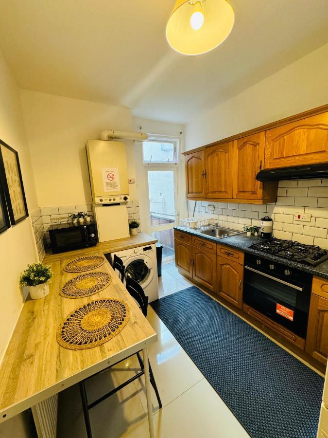 2 Bedrooms House Near Central Londen