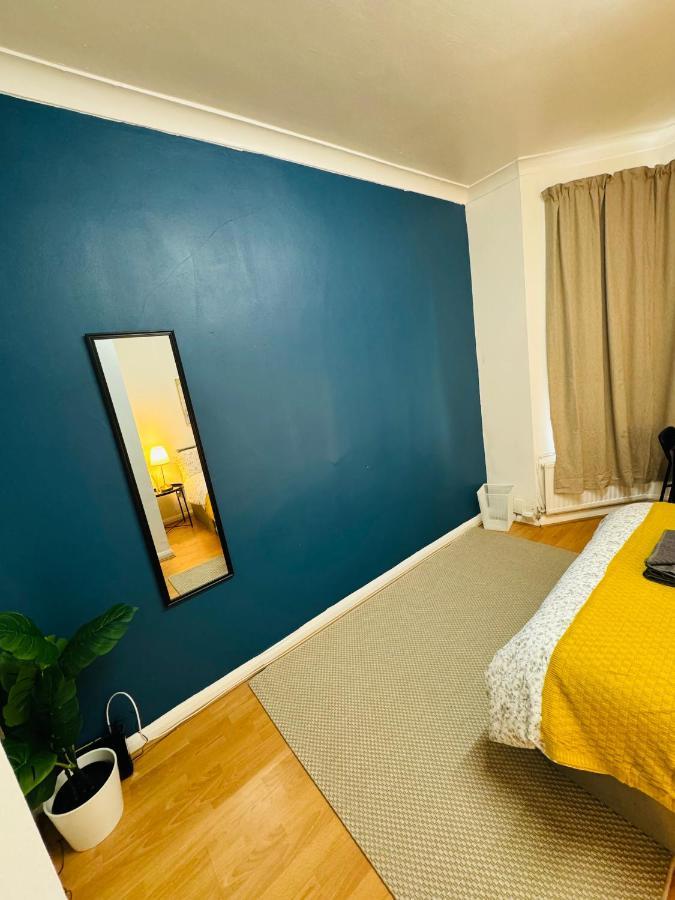 2 Bedrooms House Near Central Londen
