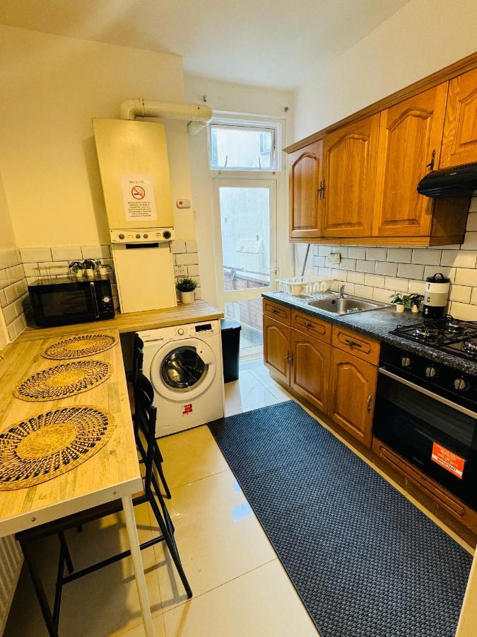 2 Bedrooms House Near Central Vakantiehuis *