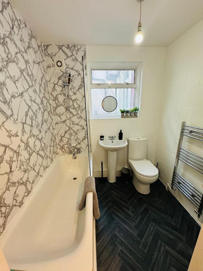 2 Bedrooms House Near Central *