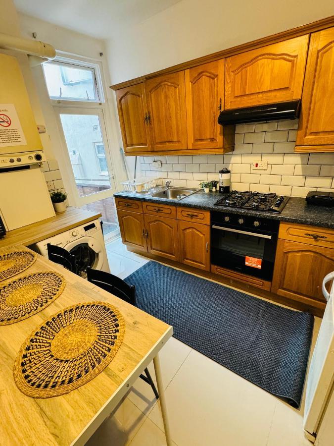 2 Bedrooms House Near Central Vakantiehuis