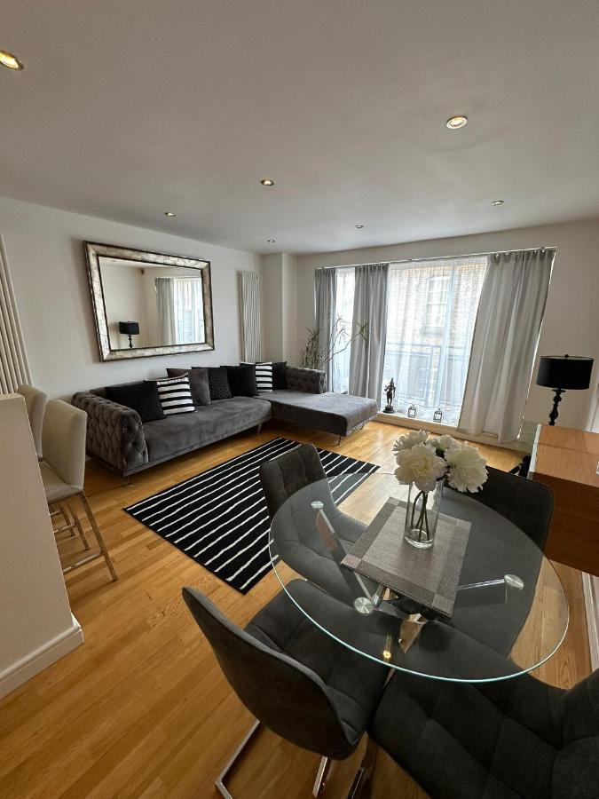 Two Br Flat 5 Mins Walk From Eye G96 Londen