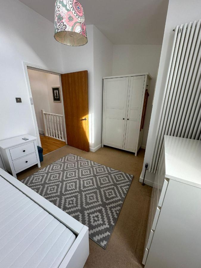 Appartement Two Br Flat 5 Mins Walk From Eye G96 Londen