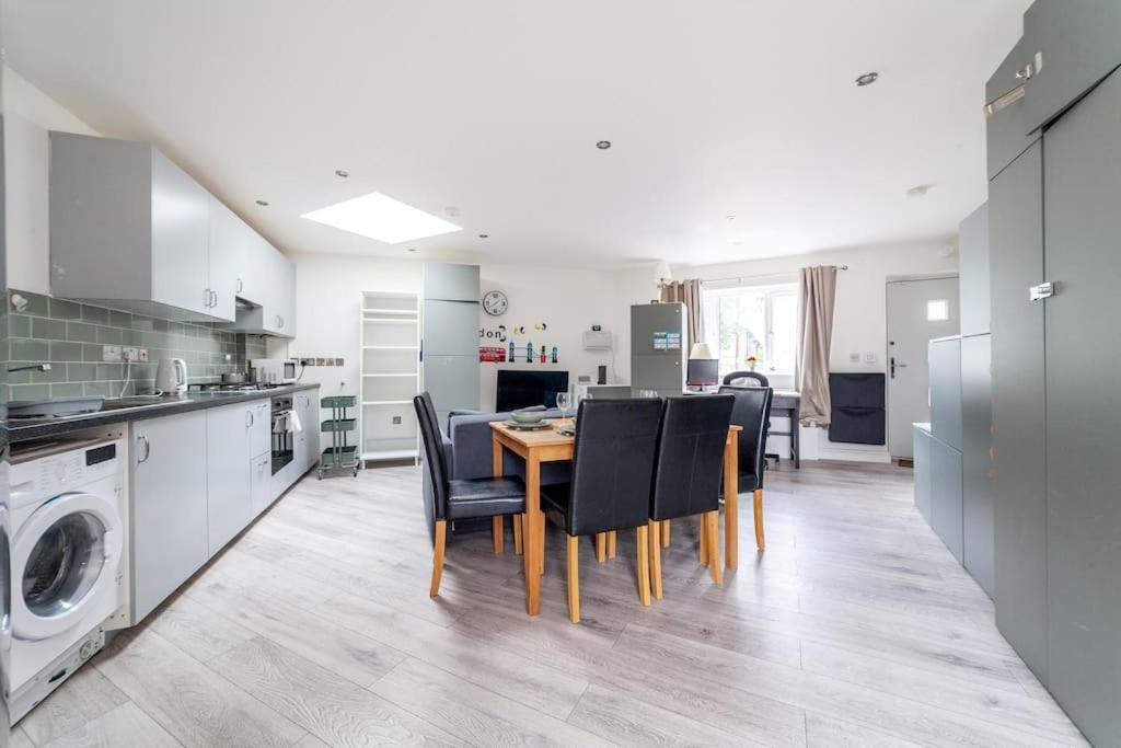 Lovely 2 Bedroom House In Greenwich * Londres