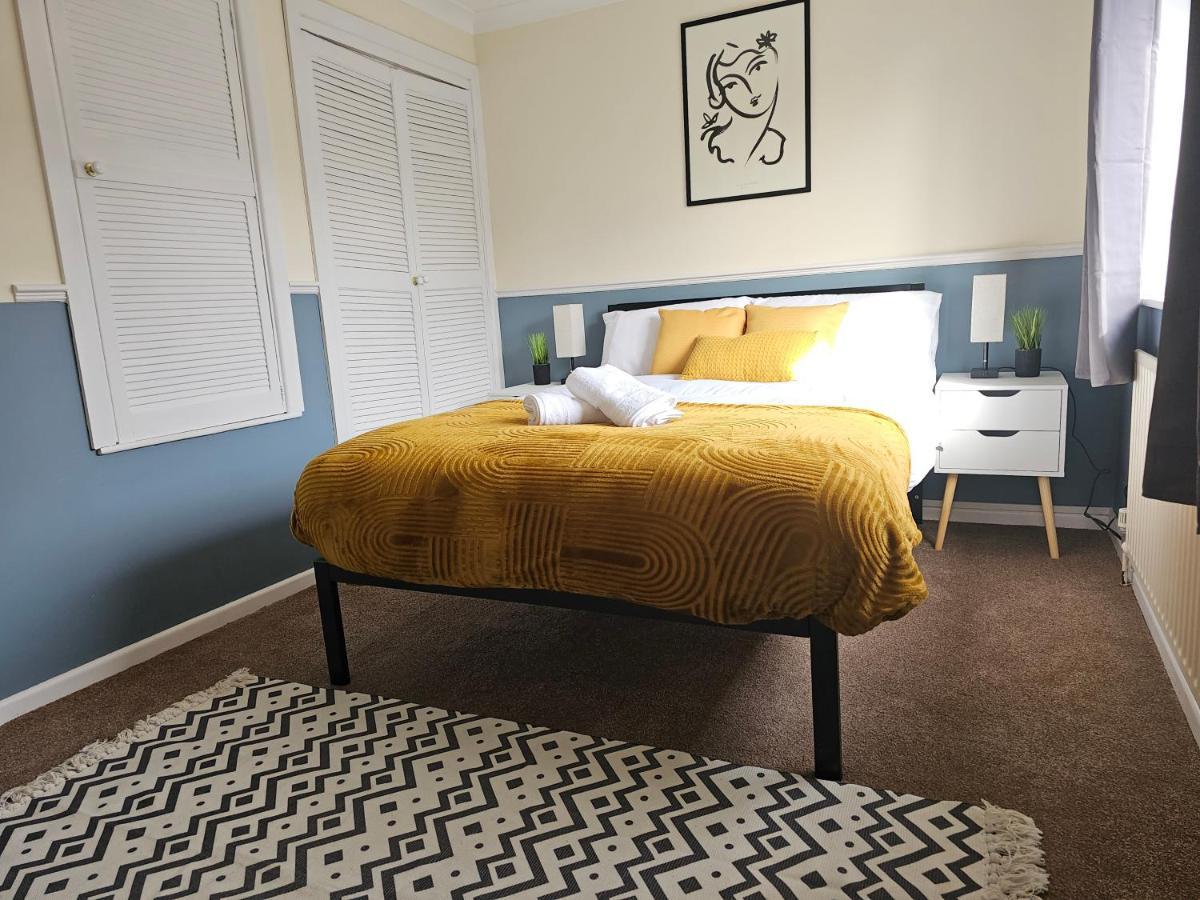Apartment In Beckton. Docklands. Airport. *