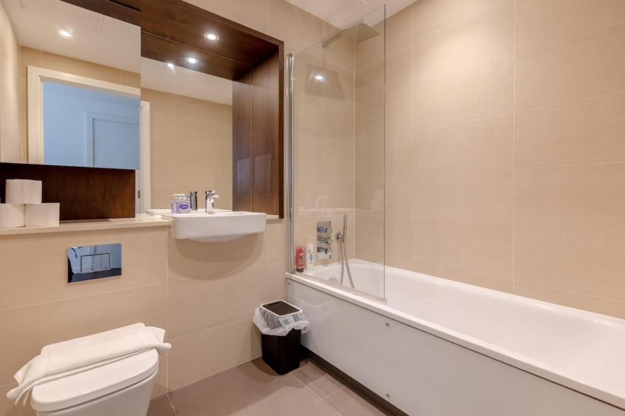 Chic 1bd Flat Wviews Of The Shard - South Quay! Apartment London