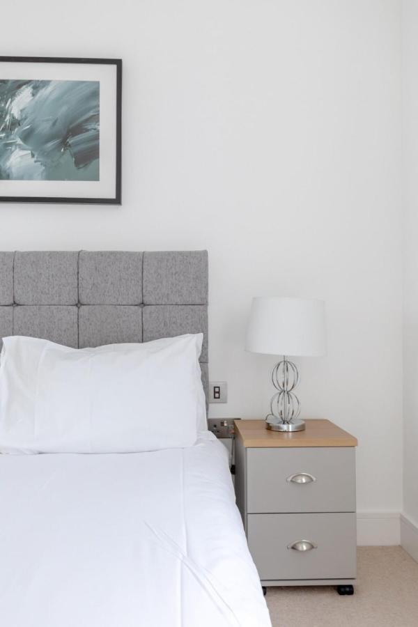 Chic 1bd Flat Wviews Of The Shard - South Quay!