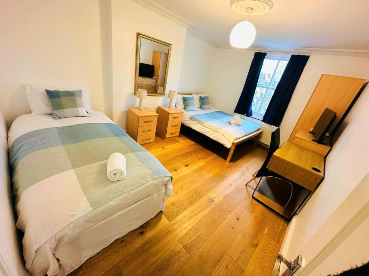 Appartement Cosy In Kensington - Great Location! 3 Minutes Walk To Earl's Court Station Londen