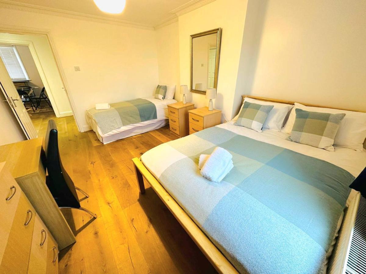Appartement Cosy In Kensington - Great Location! 3 Minutes Walk To Earl's Court Station Londen