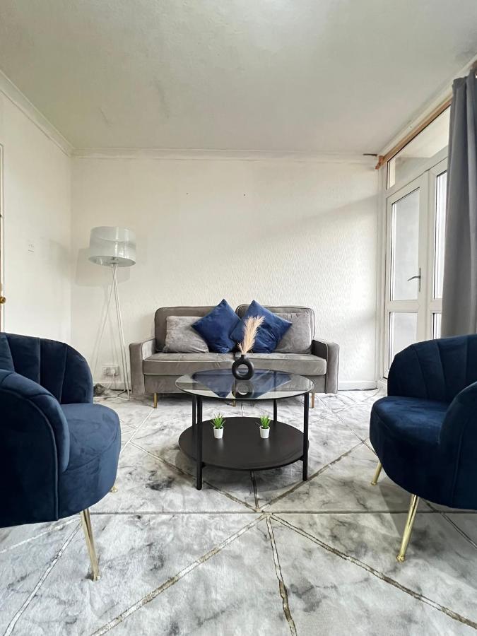Entire 3 Bedroom Luxury In With Private Balcony Londen