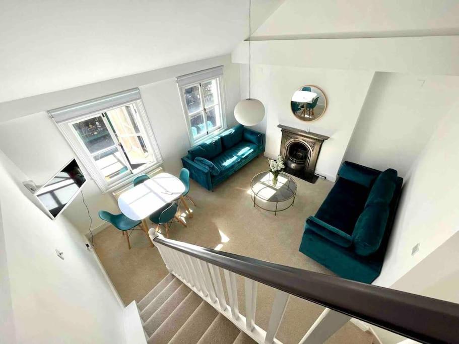 Fab Split Level Kensington Apartamento