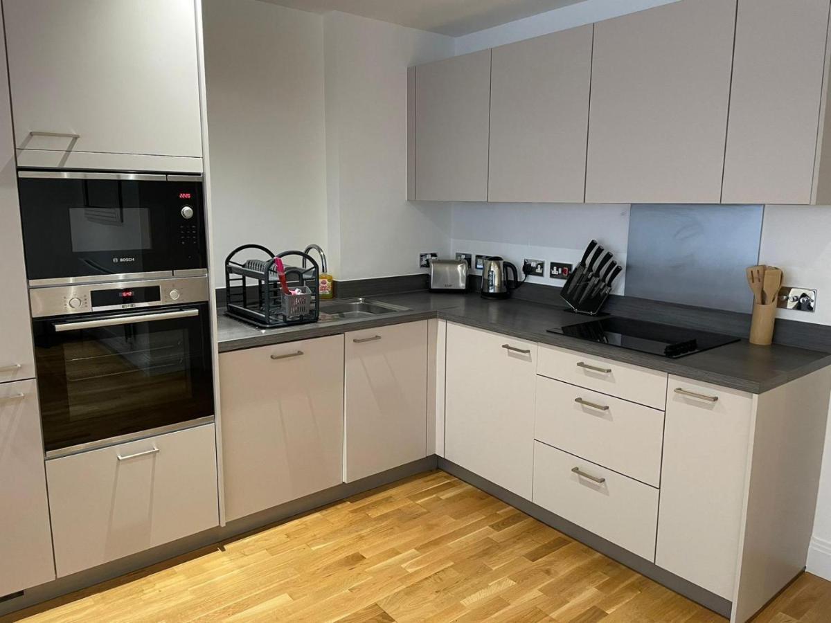 Apartment Lovely 2 Bedroom *