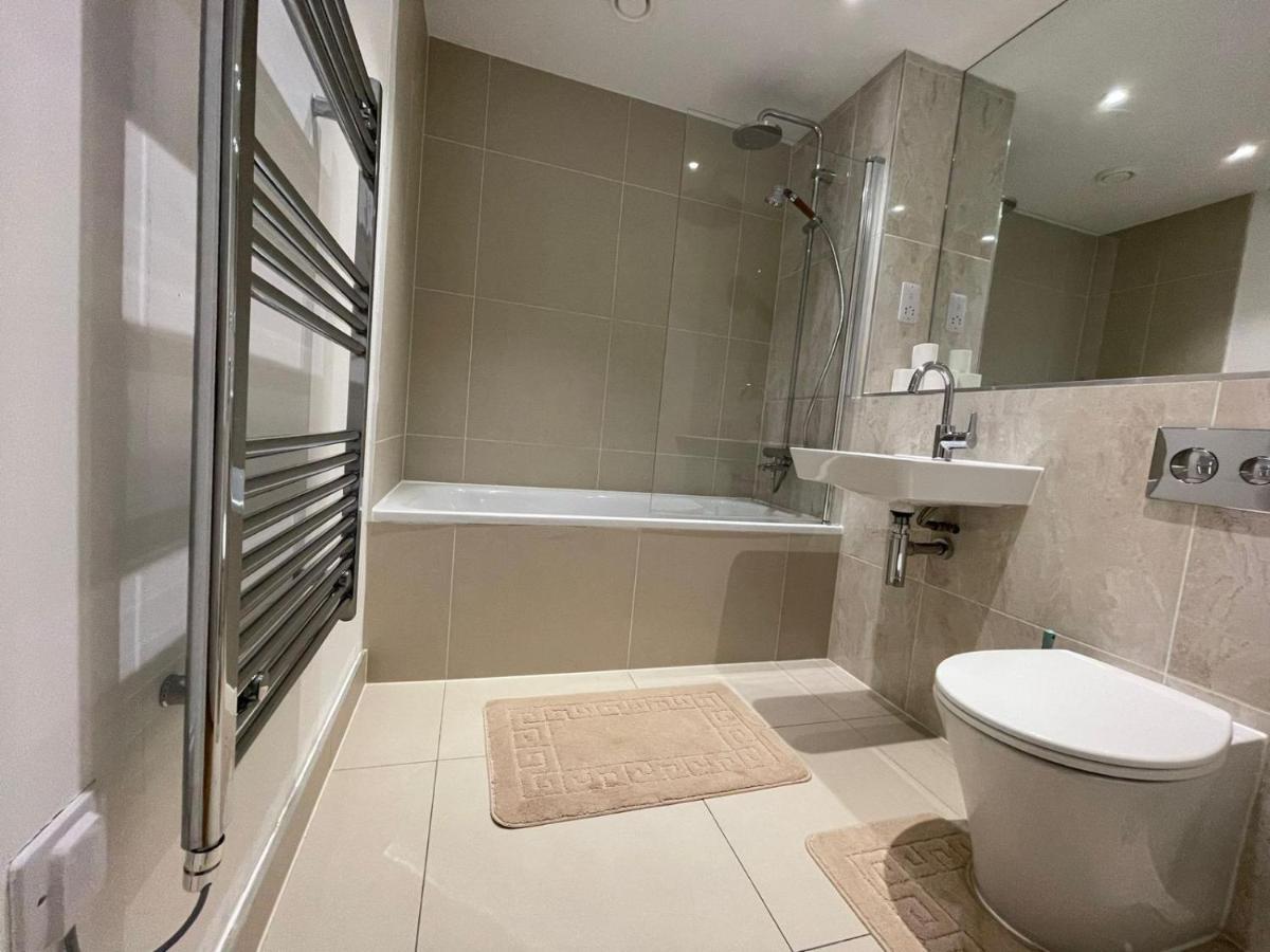 Apartment Lovely 2 Bedroom London