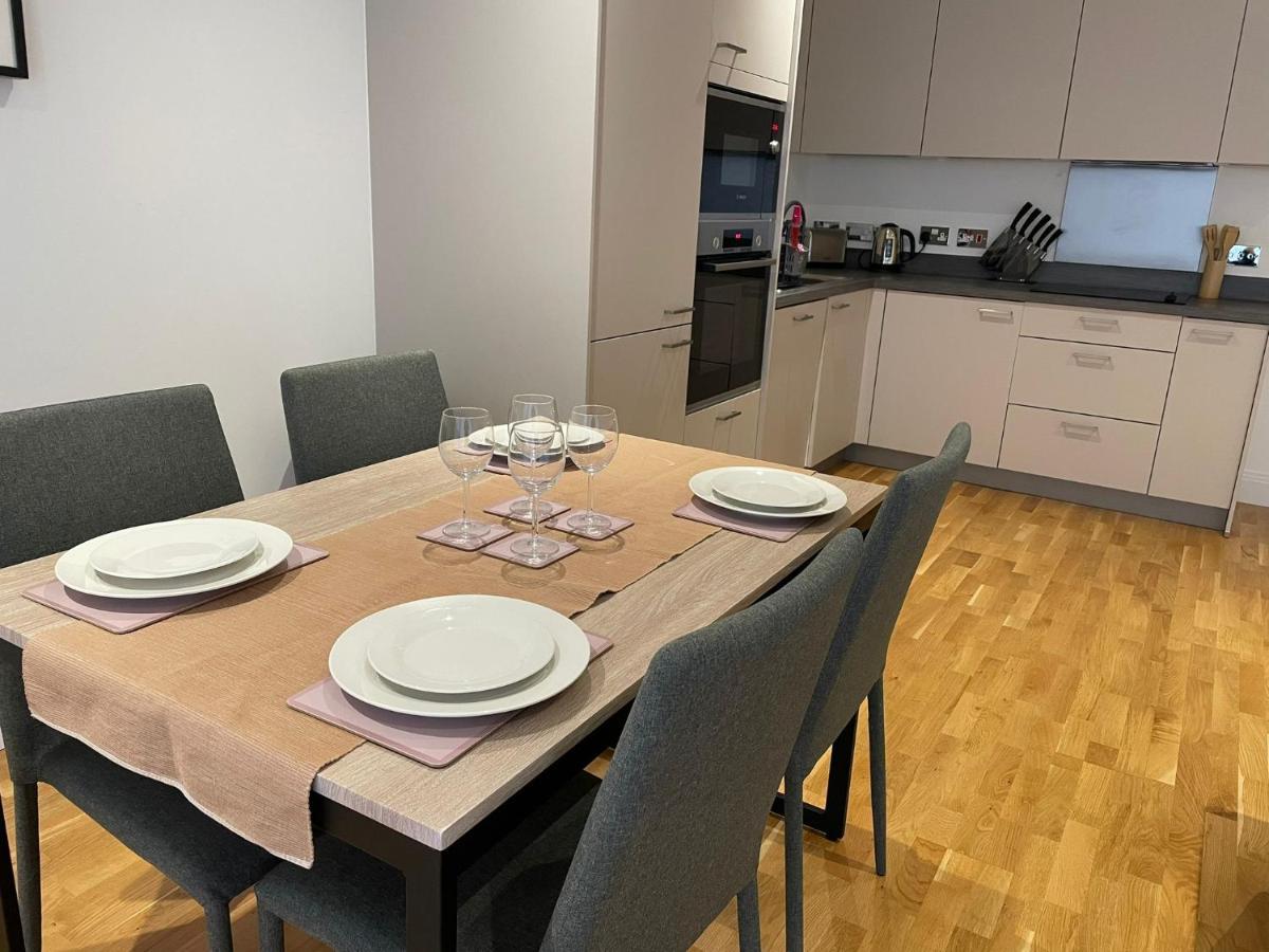 Lovely 2 Bedroom *