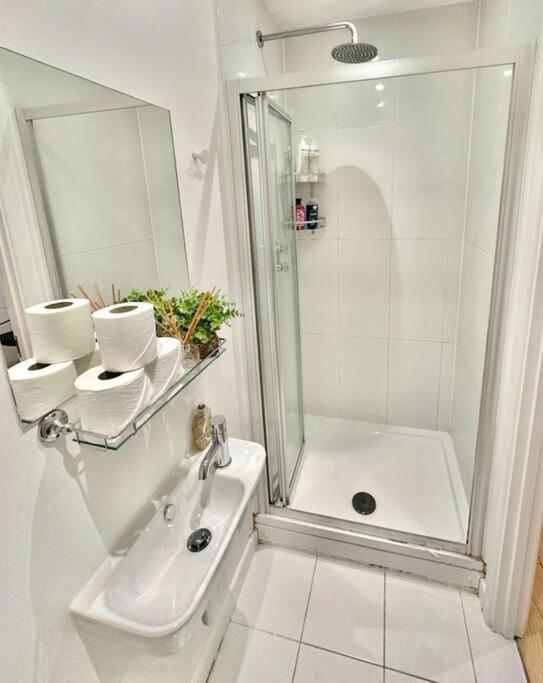 1. V02 Piccadilly Circus On Your Doorstep! Apartment London
