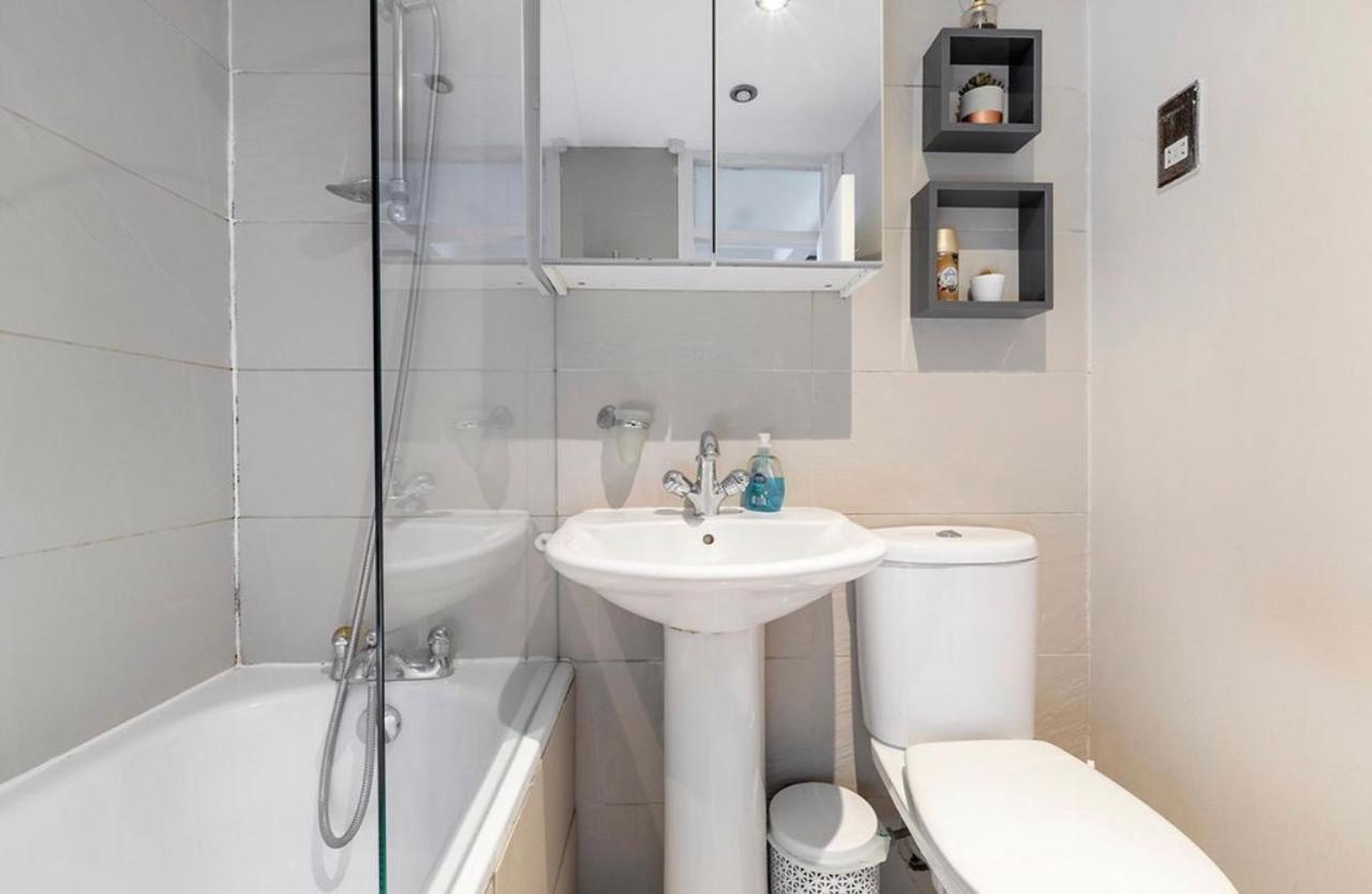 Charming Apartment, Sleeps 4- 15 Mins To Londen