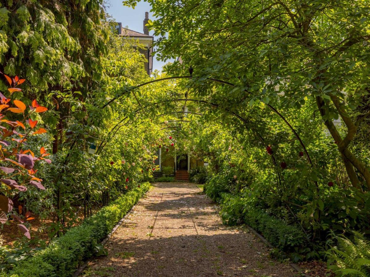Pass The Keys Gorgeous With Access To A Private Garden Londen