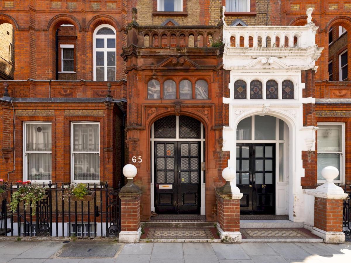Pass The Keys Gorgeous With Access To A Private Garden Appartement Londen