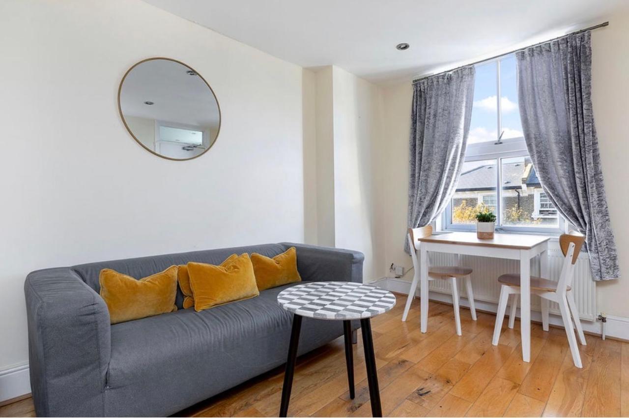 Apartment Charming Apartment, Sleeps 4- 15 Mins To *