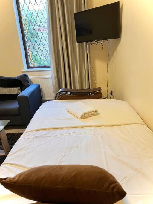 Cosy 2 Bedroom Detached House In Apartamento Londres