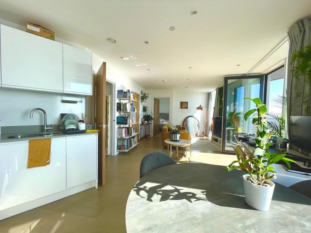 Apartment Stylish 1-bedroom With Stunning Views London