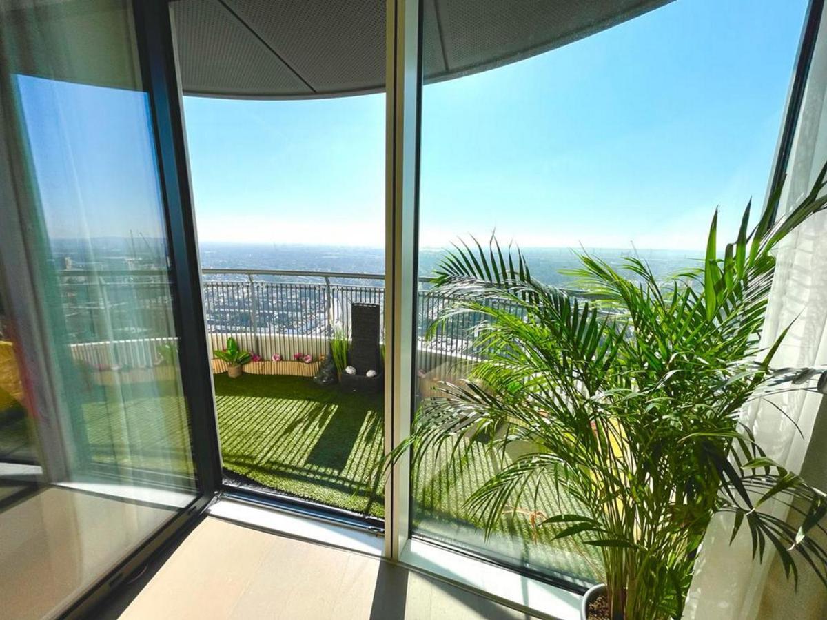 Stylish 1-bedroom With Stunning Views * London