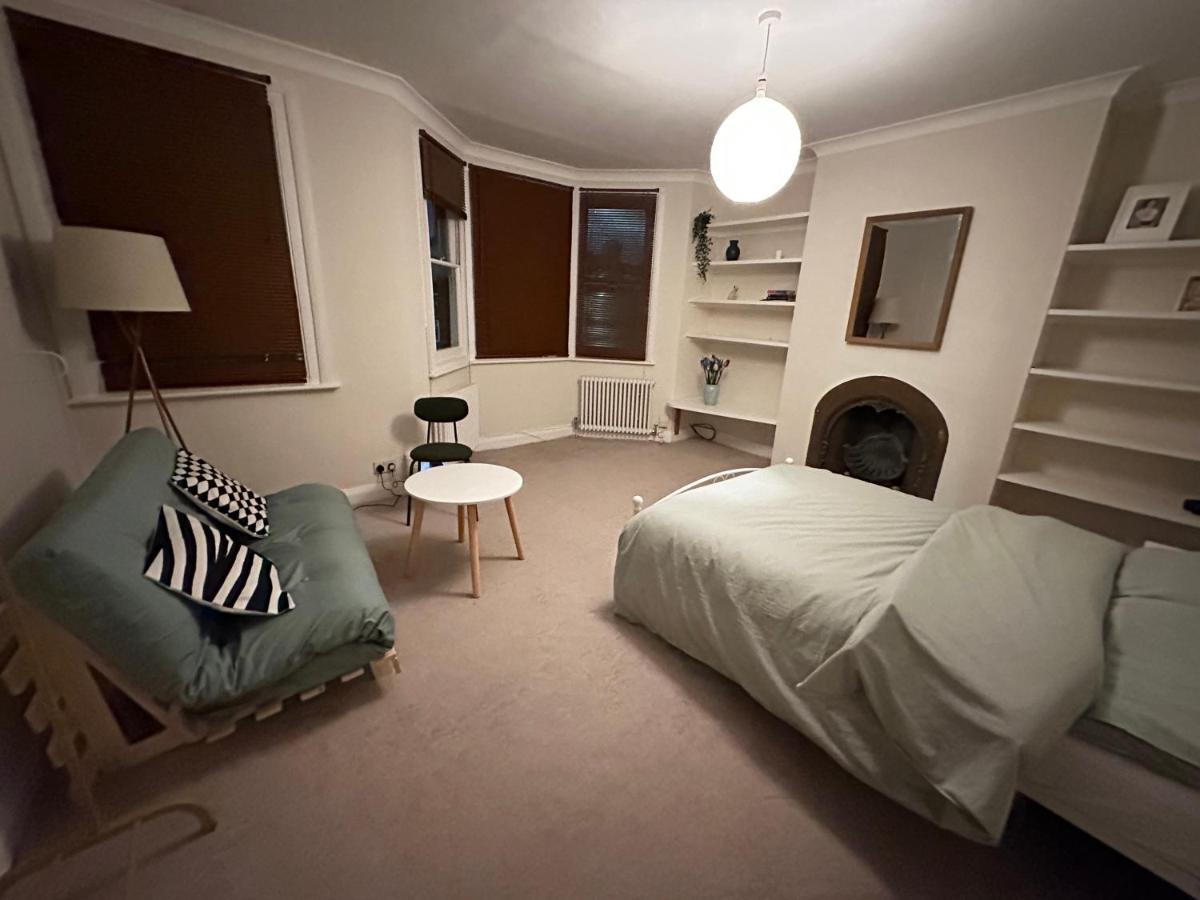 Spacious Near Underground * London