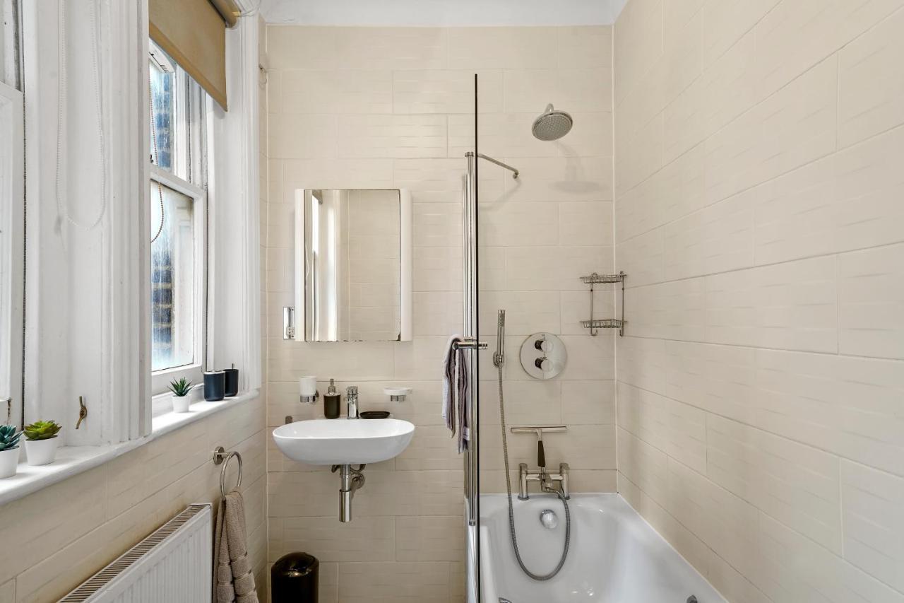 Delightful Flat In - Sleeps 6 Londen