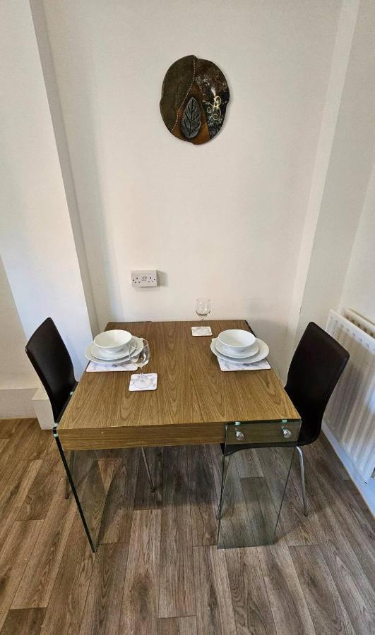Spacious Two Bedroom In Battersea, Free Parking * London