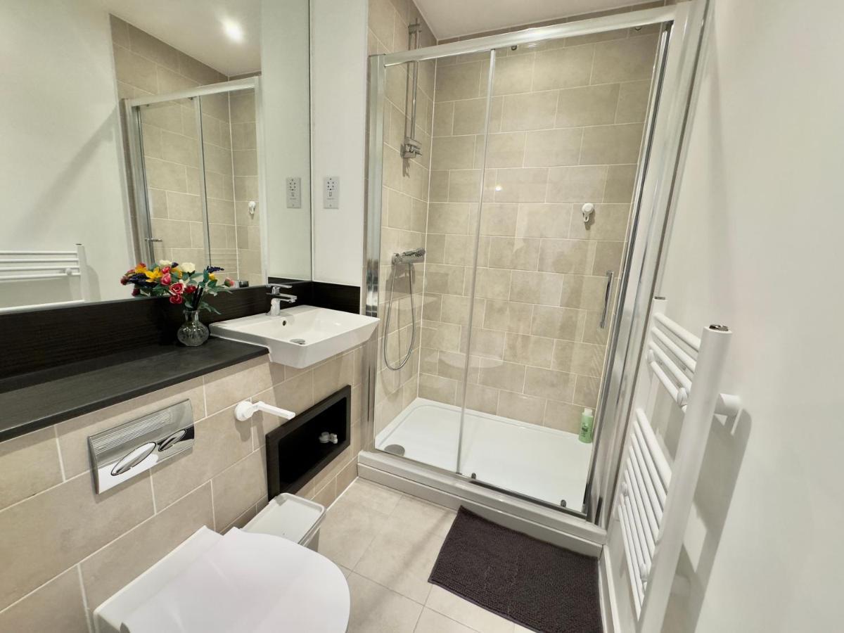 3bedroom, 2bathroom, Balcony,luxury Flat Westfield Londen
