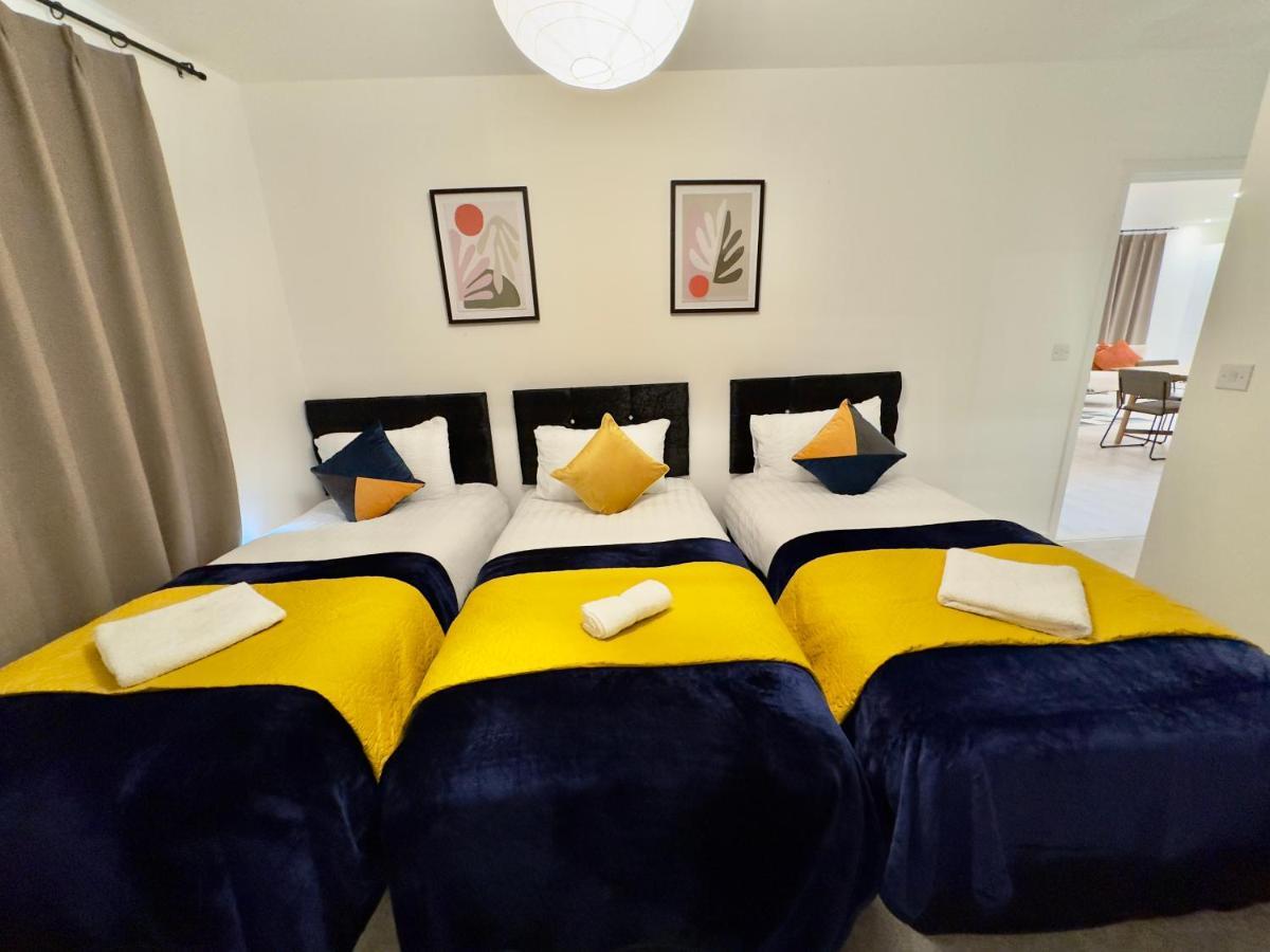 3bedroom, 2bathroom, Balcony,luxury Flat Westfield * Londen
