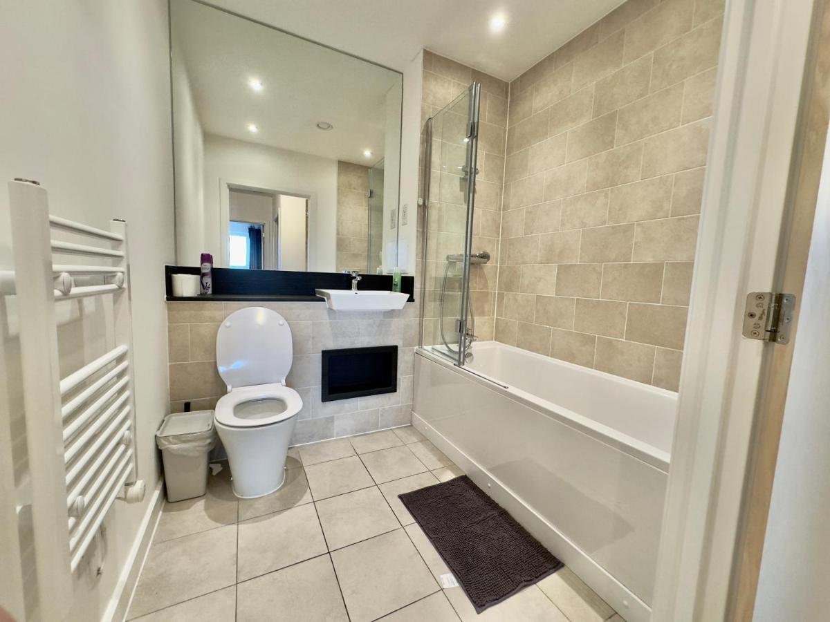 3bedroom, 2bathroom, Balcony,luxury Flat Westfield Londen