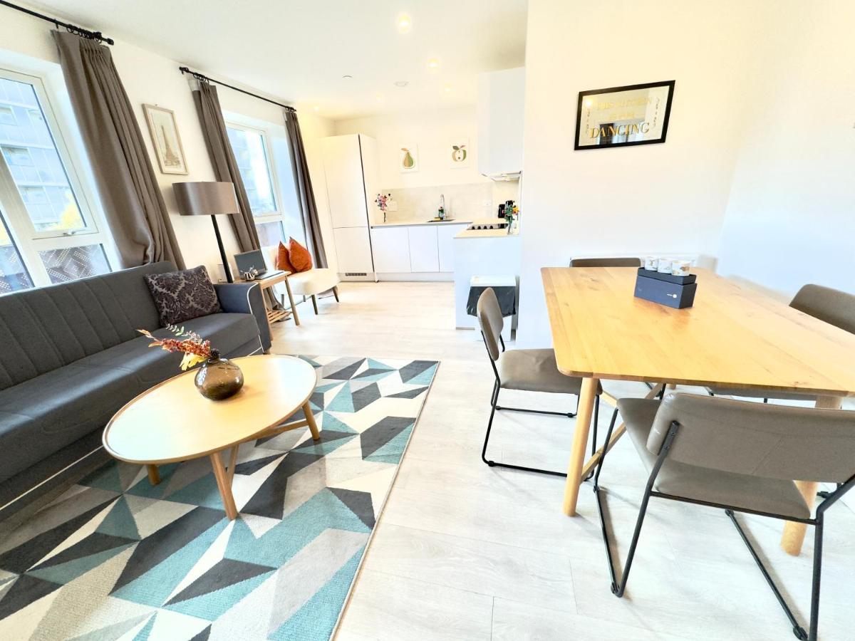 3bedroom, 2bathroom, Balcony,luxury Flat Westfield Londen