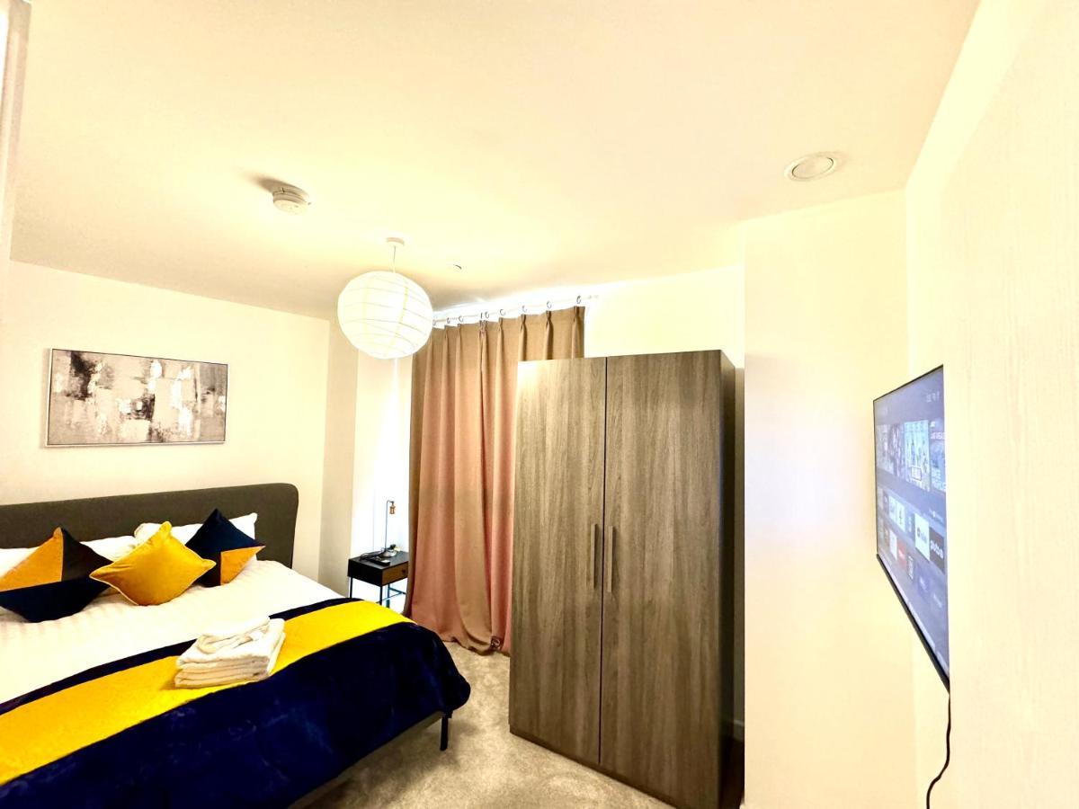 3bedroom, 2bathroom, Balcony,luxury Flat Westfield Appartement Londen