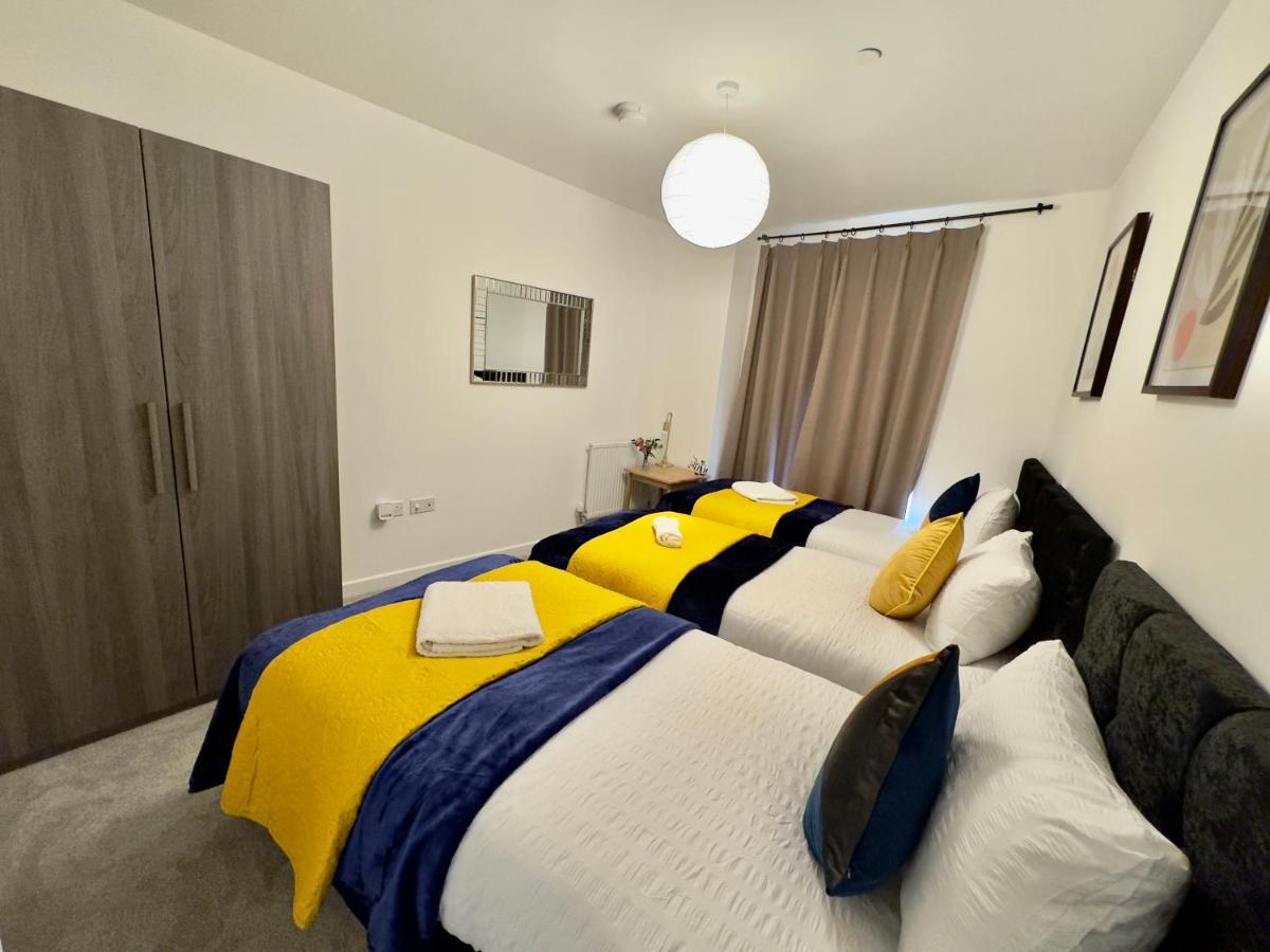 3bedroom, 2bathroom, Balcony,luxury Flat Westfield Appartement Londen
