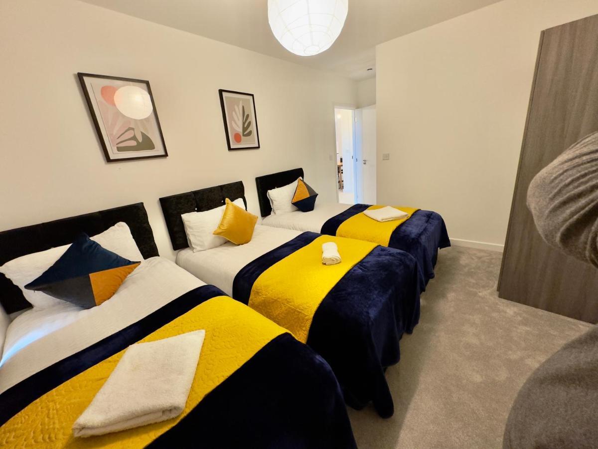3bedroom, 2bathroom, Balcony,luxury Flat Westfield * Londen