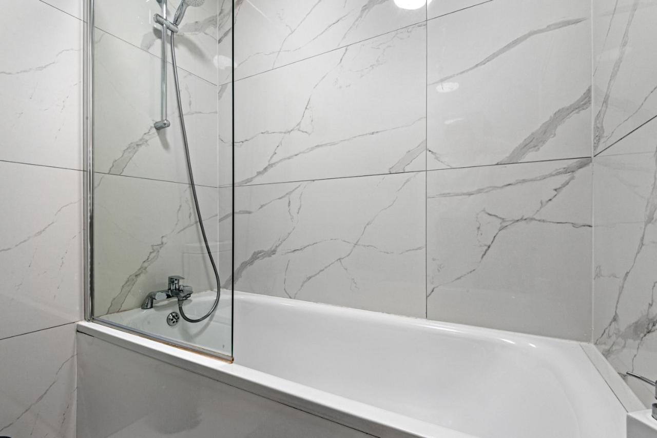 Apartment Londwell, Chic Hyde Park Mews House *
