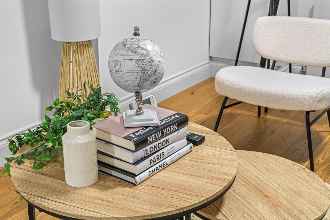 Londwell, Chic Hyde Park Mews House Apartment London