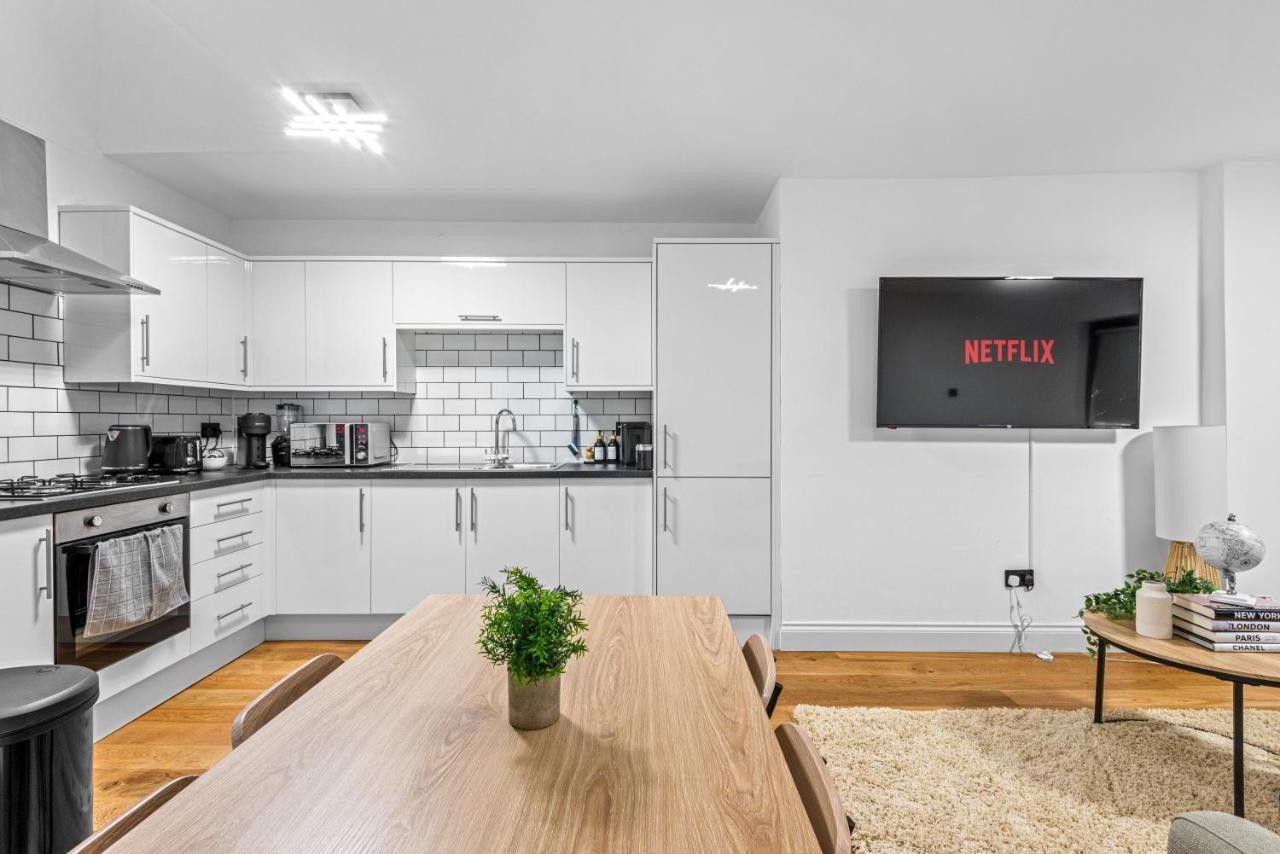 Londwell, Chic Hyde Park Mews House Apartment London