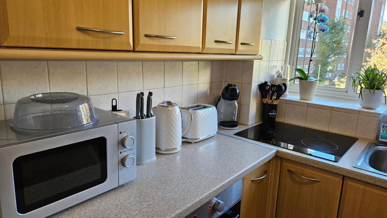 Spacious Two Bedroom In Battersea, Free Parking * London