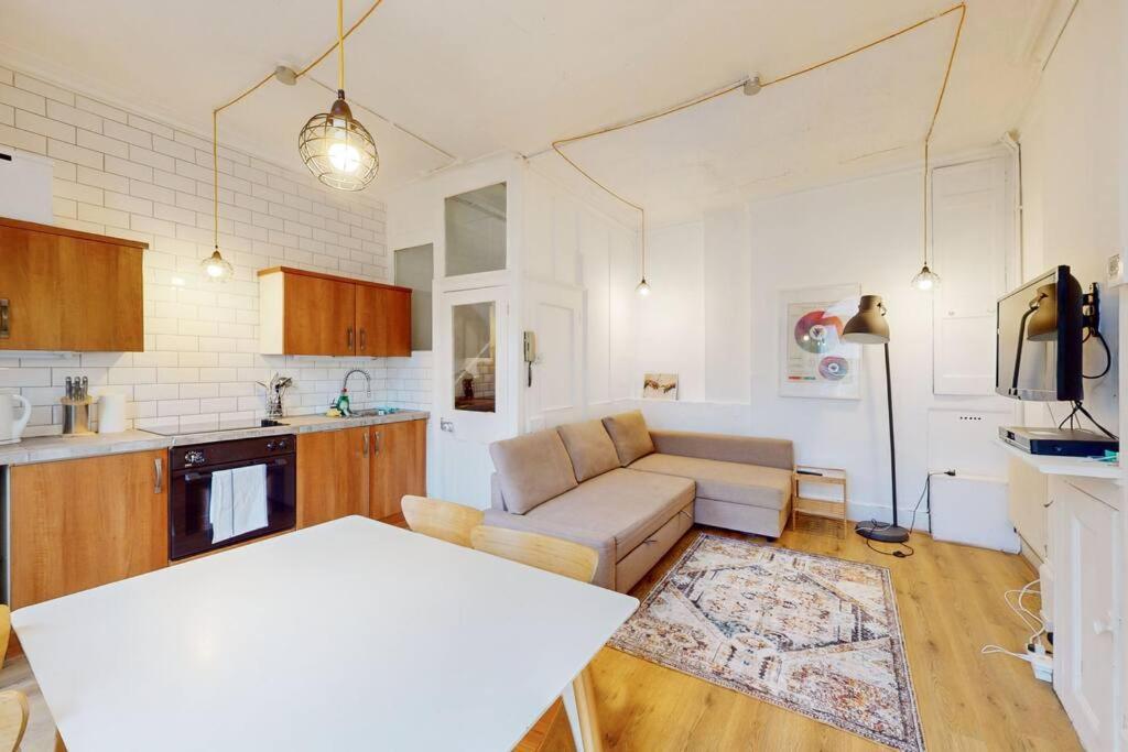 Modern 2 Bed Maisonette In Farringdon Barbican London