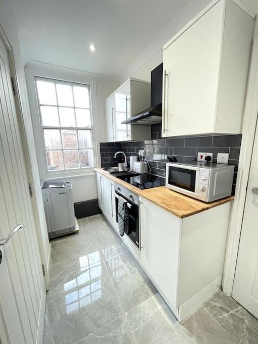 The Hidden Gem *2-bed Apt* * London