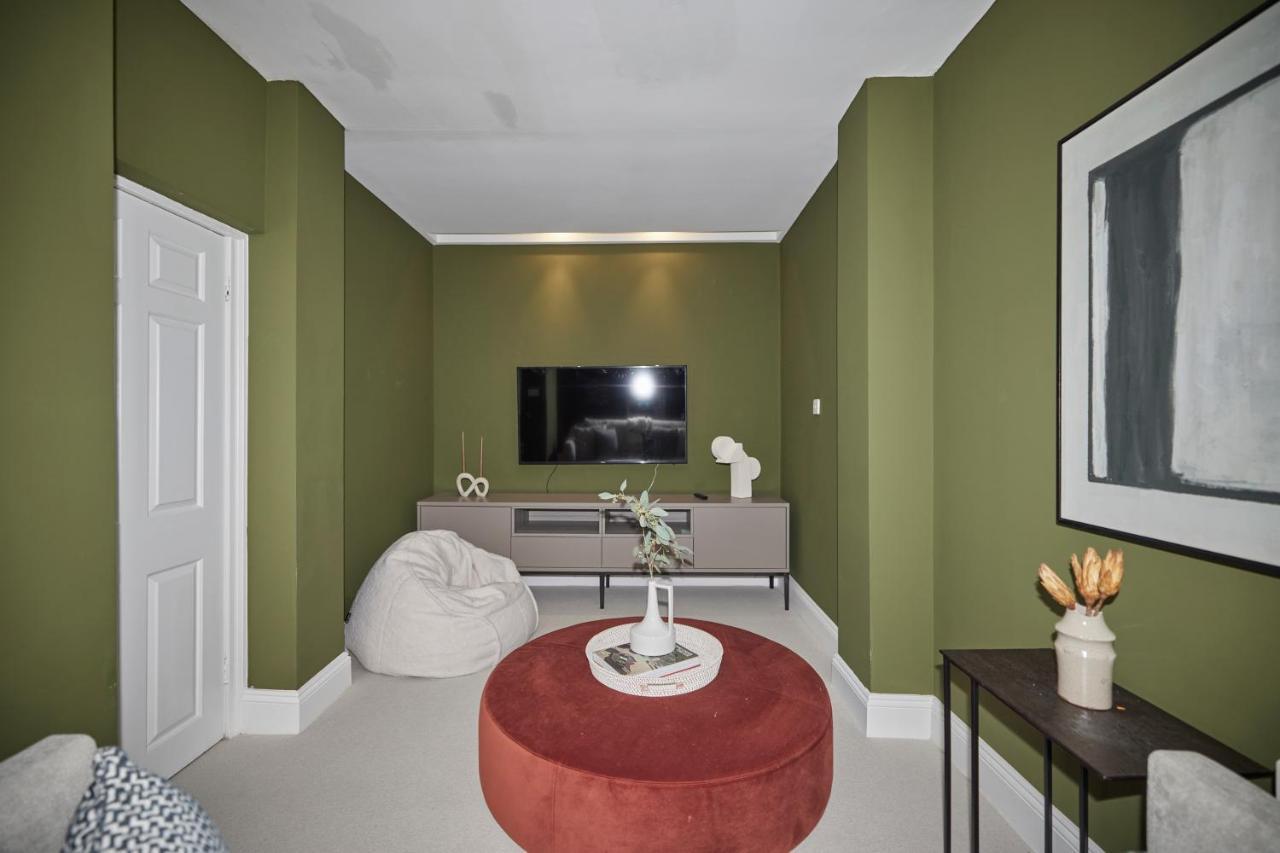 The Hyde Park Scenery - Elegant 4bdr House With Study London