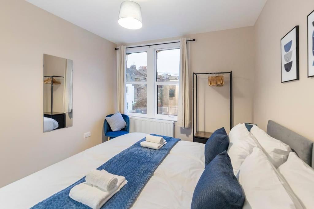 Convenient Spacious House Next Seven Sisters Station Apartment *
