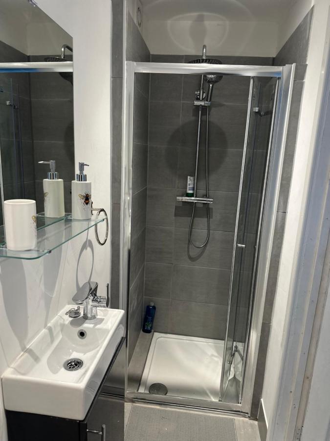 Self-contained En-suite Very Close To Wembley Stadium Guest house