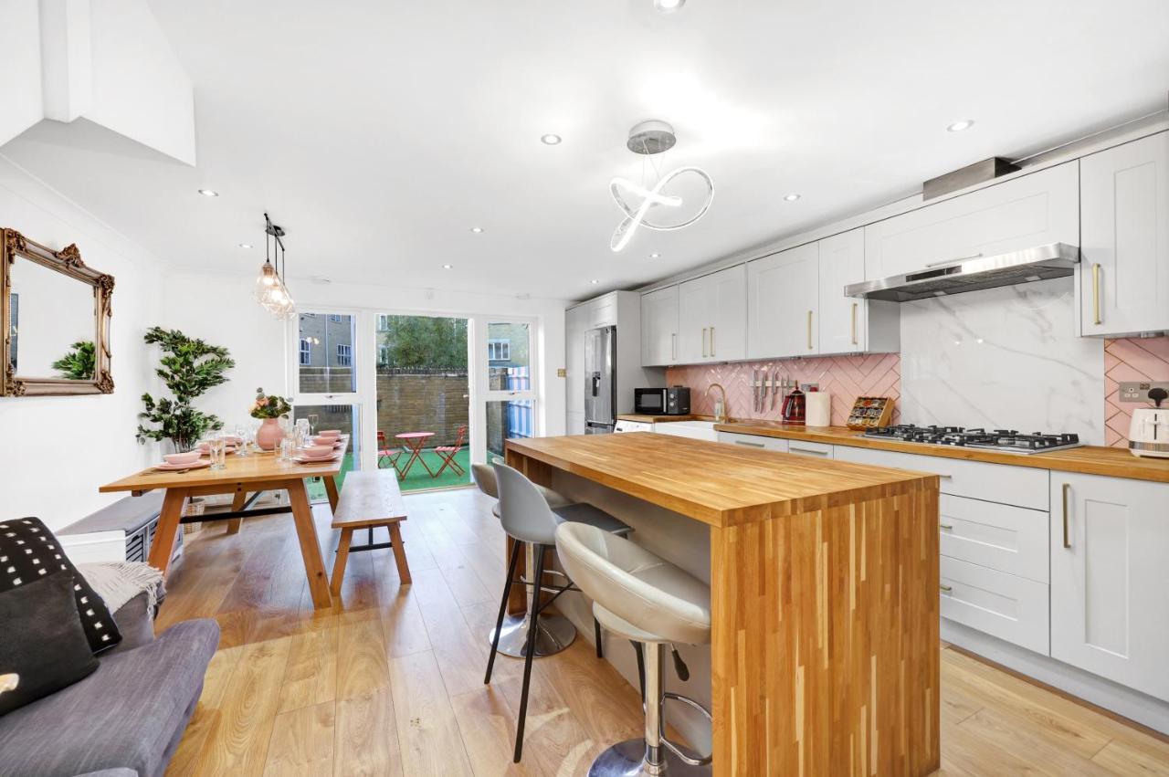Apartment Lovely 3 Bedroom House Short Term & Flexible Renting Limehouse With Private Parking And Garden! *
