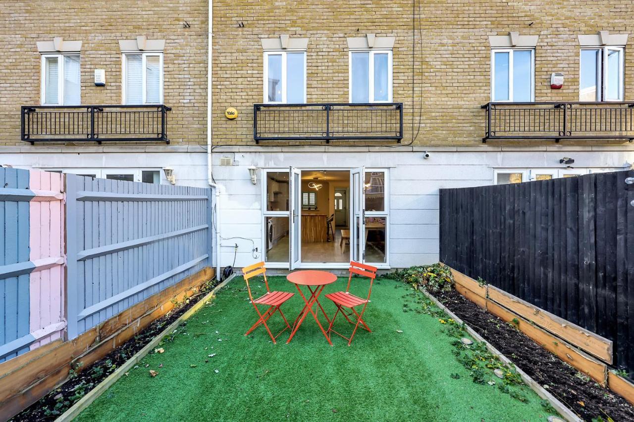 Lovely 3 Bedroom House Short Term & Flexible Renting Limehouse With Private Parking And Garden! Apartment *