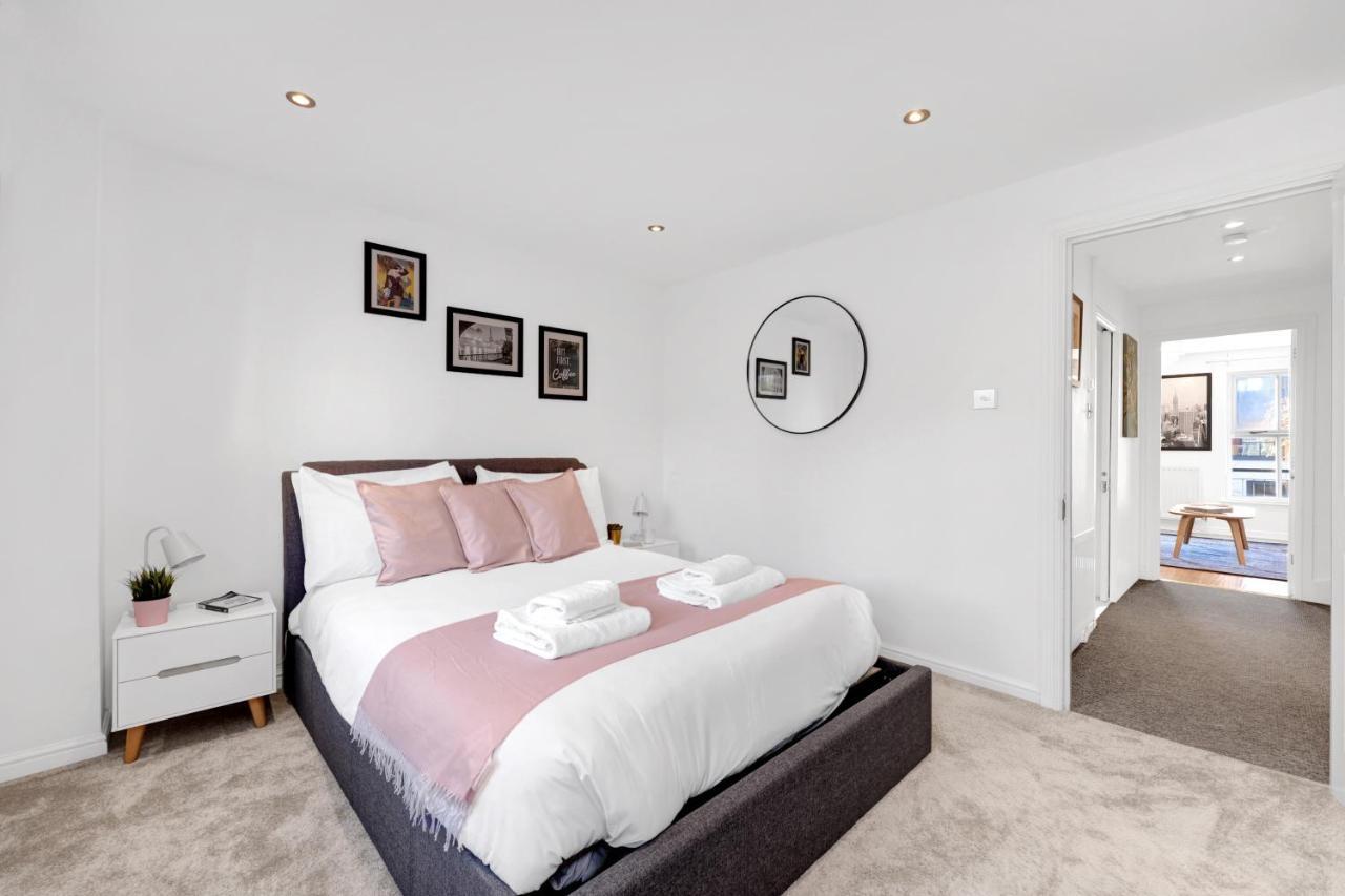Lovely 3 Bedroom House Short Term & Flexible Renting Limehouse With Private Parking And Garden! Apartment