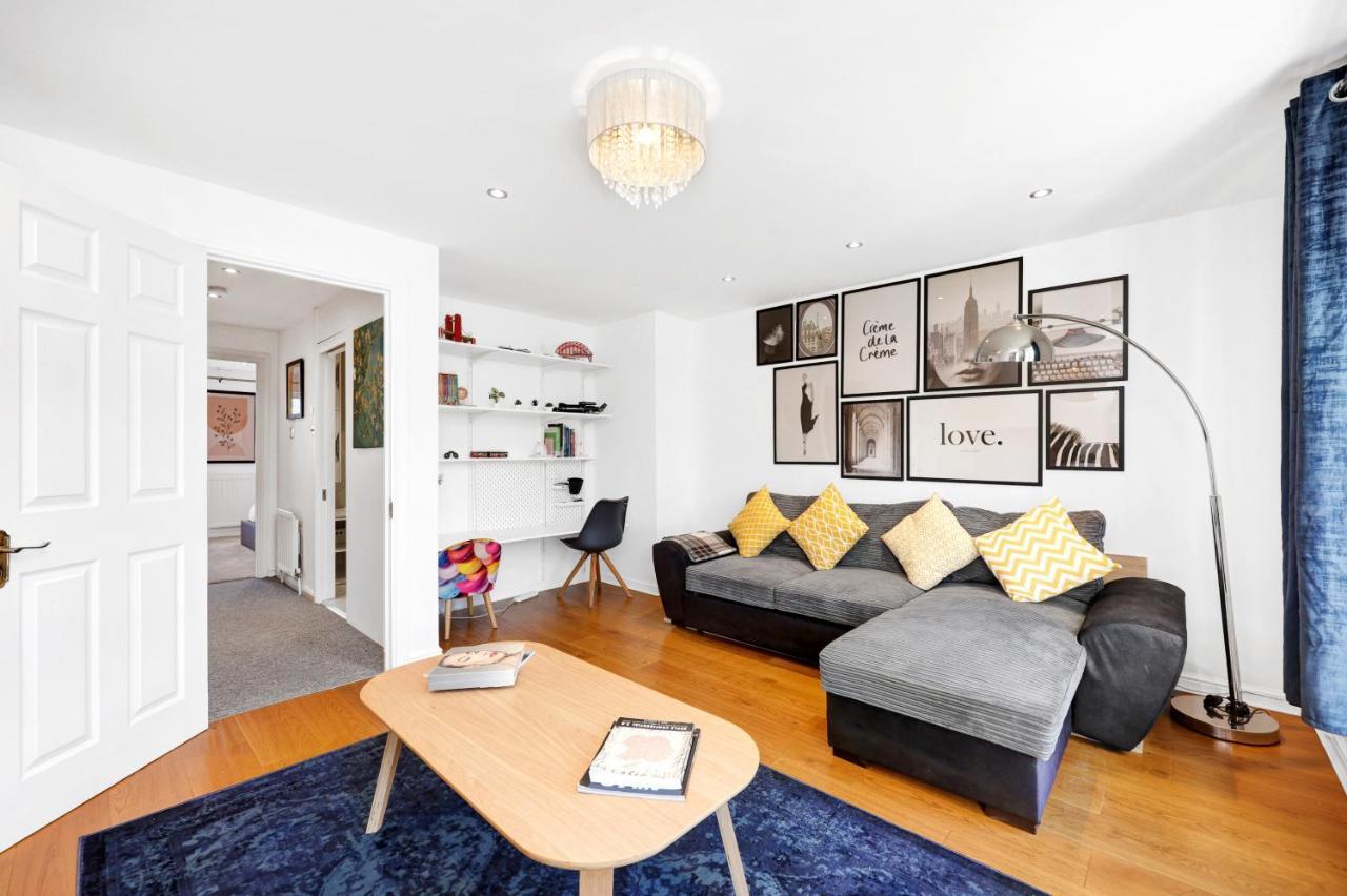 Lovely 3 Bedroom House Short Term & Flexible Renting Limehouse With Private Parking And Garden! Apartment London